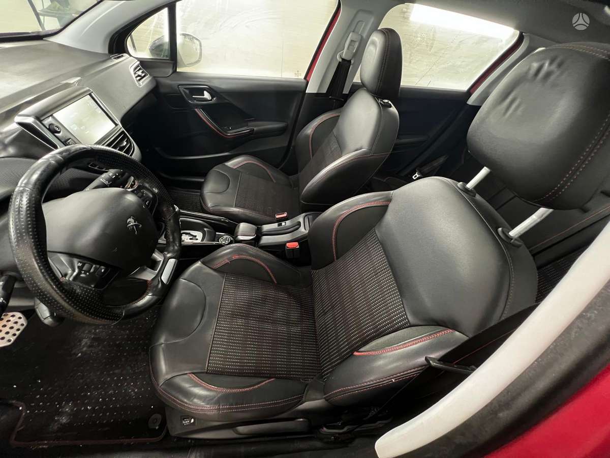 Peugeot 2008, 1.2 l., hatchback