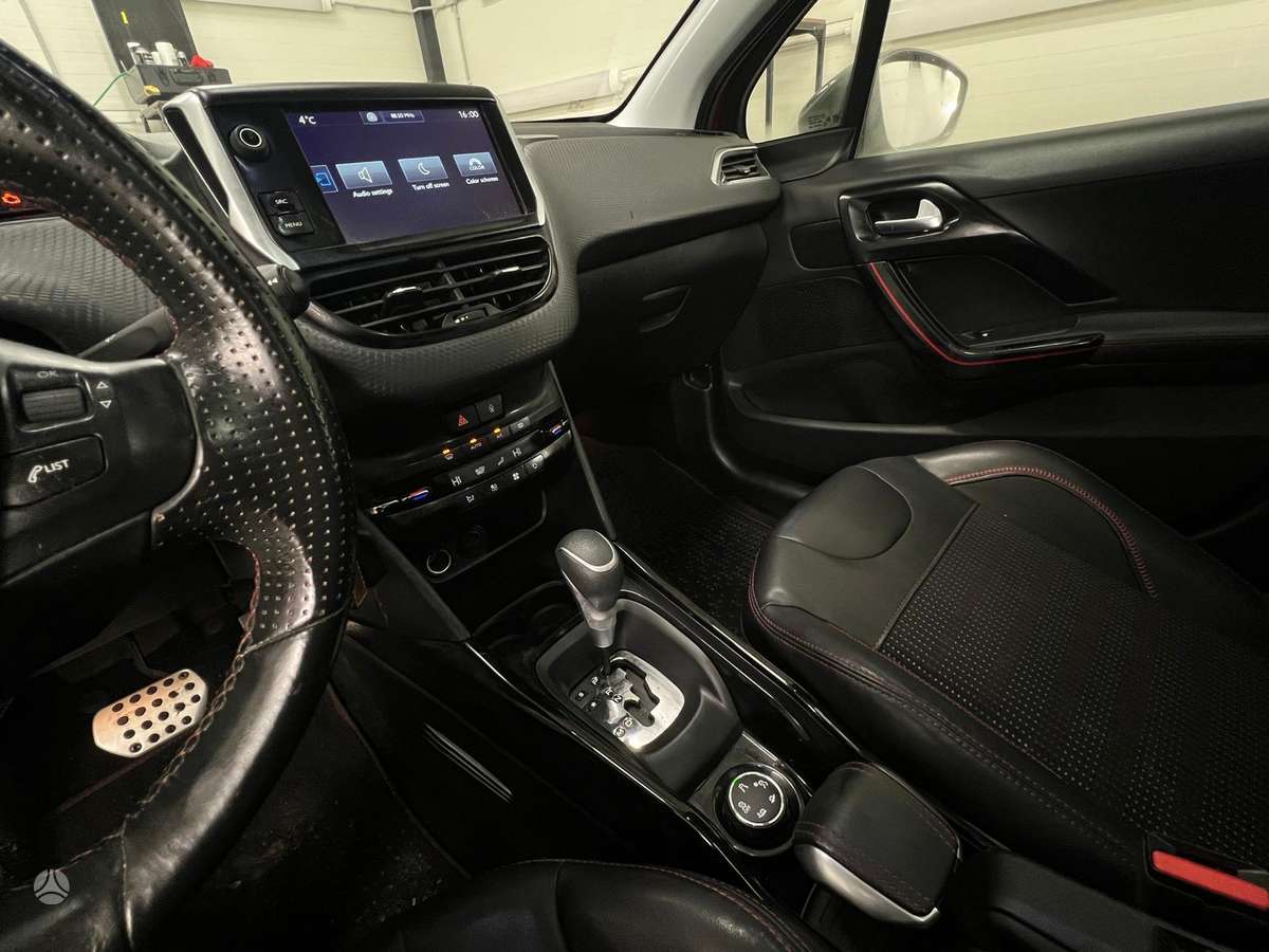 Peugeot 2008, 1.2 l., hatchback