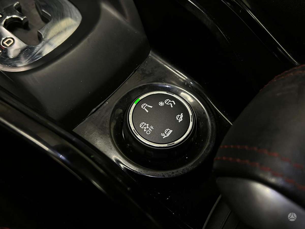Peugeot 2008, 1.2 l., hatchback