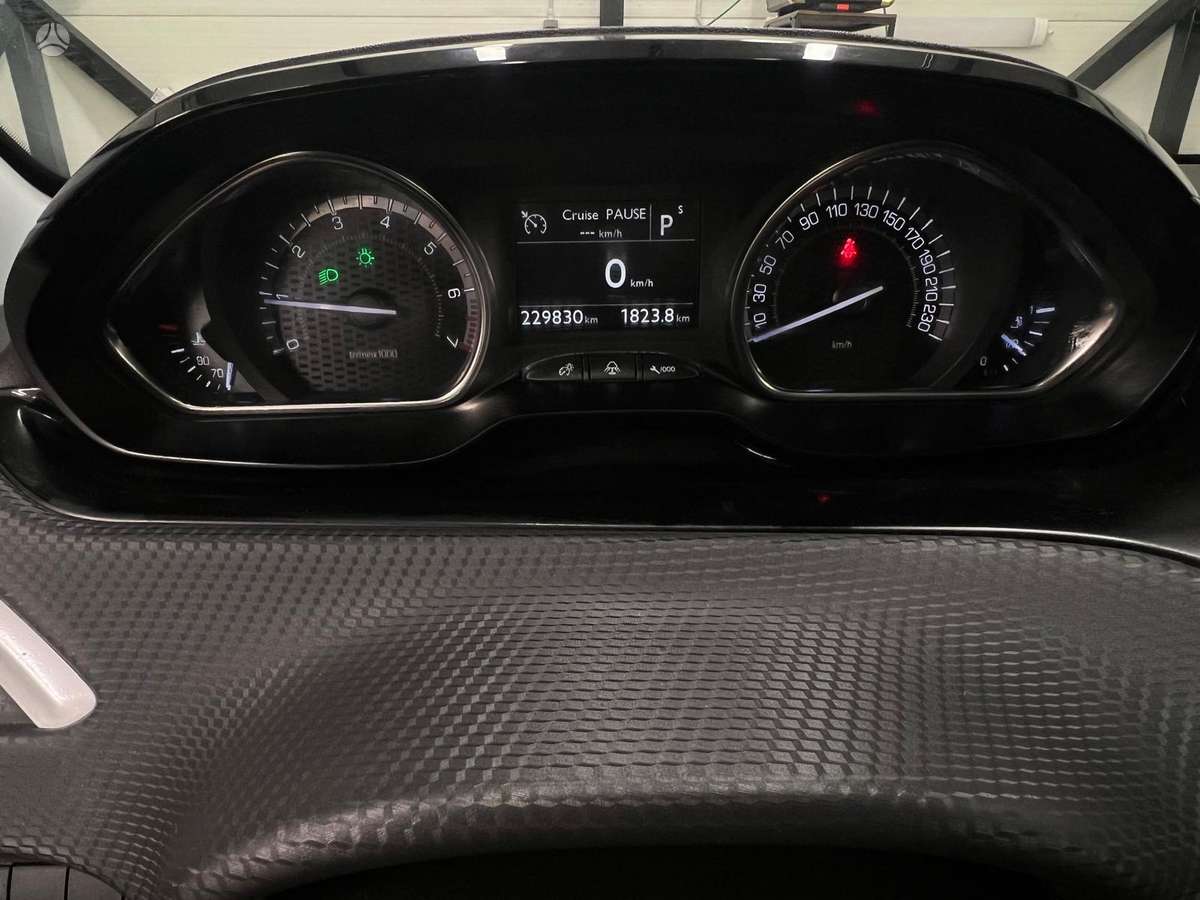 Peugeot 2008, 1.2 l., hatchback