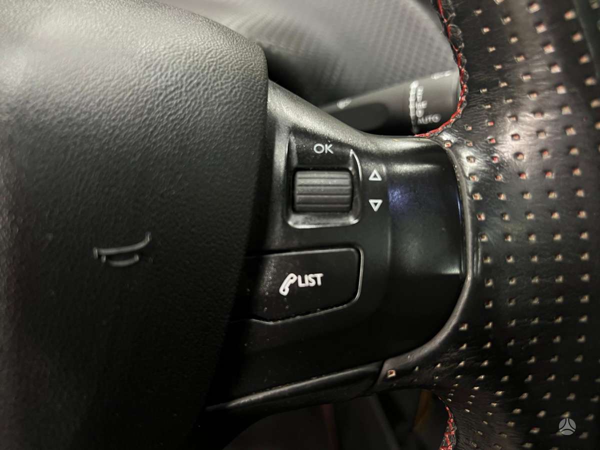 Peugeot 2008, 1.2 l., hatchback