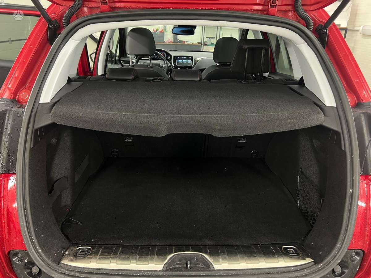 Peugeot 2008, 1.2 l., hatchback