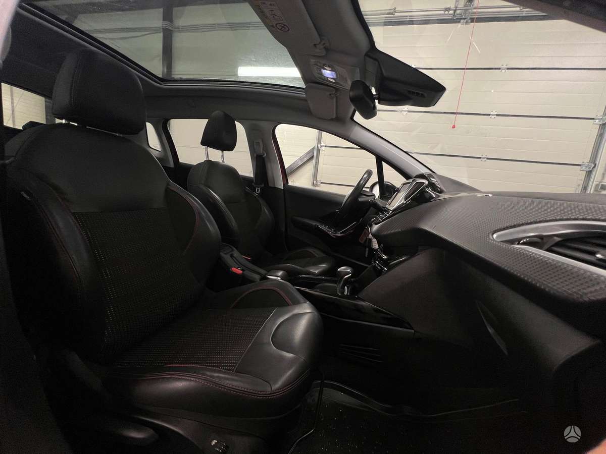 Peugeot 2008, 1.2 l., hatchback