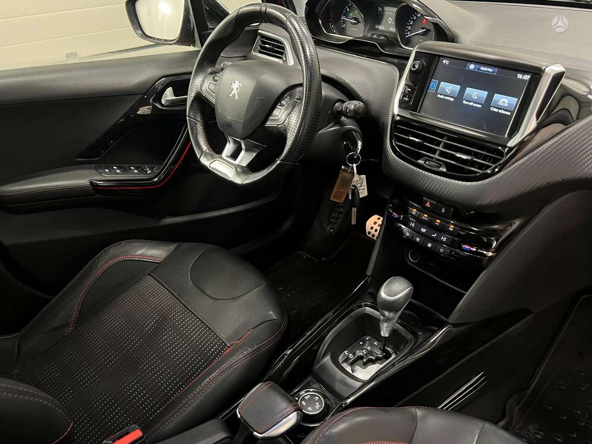 Peugeot 2008, 1.2 l., hatchback