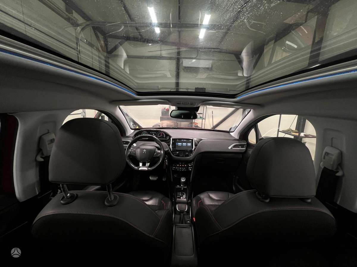 Peugeot 2008, 1.2 l., hatchback