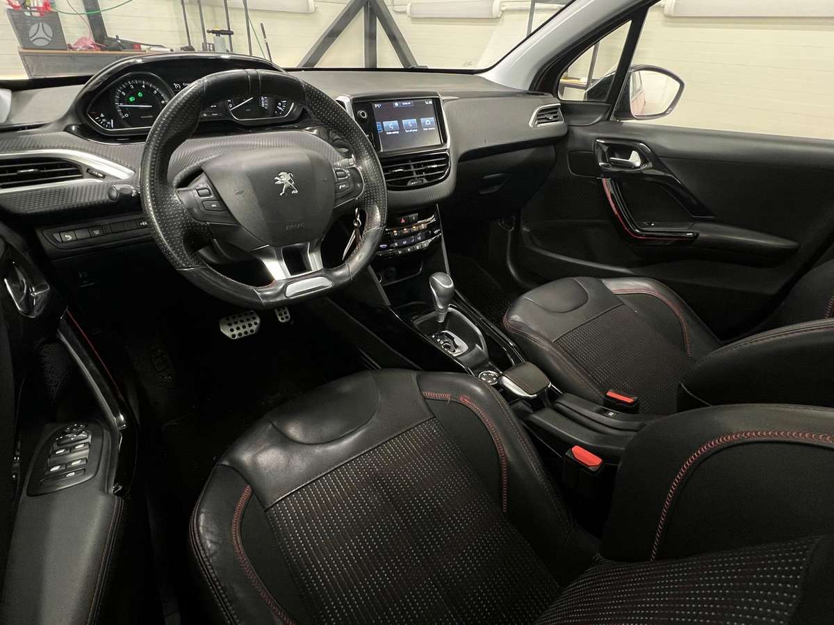 Peugeot 2008, 1.2 l., hatchback