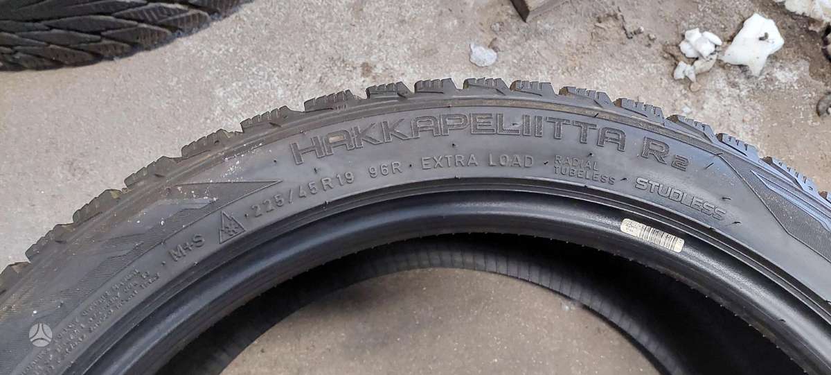 Nokian, зимние 225/45 R19