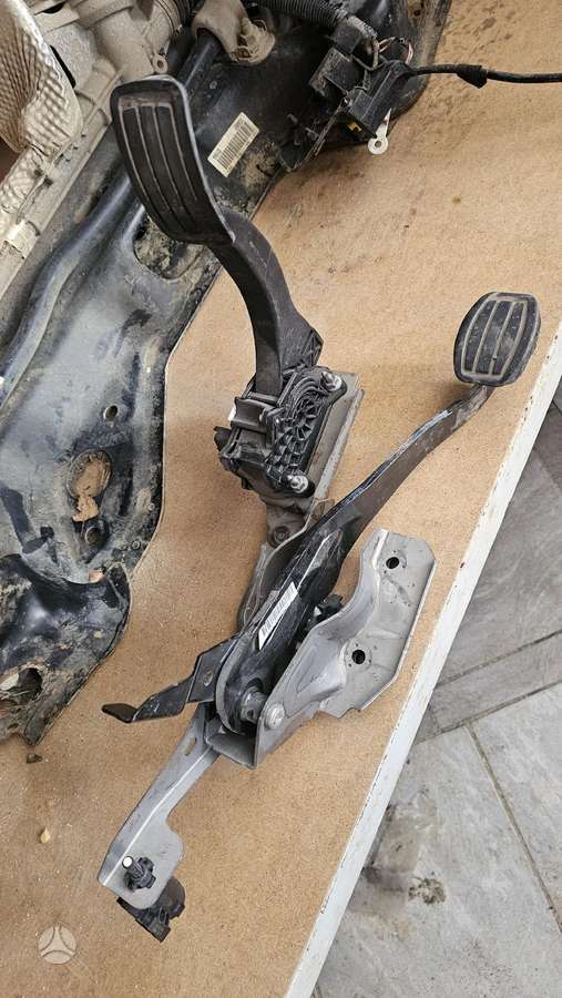 Ford Transit važiuoklės, transmisijos dalys