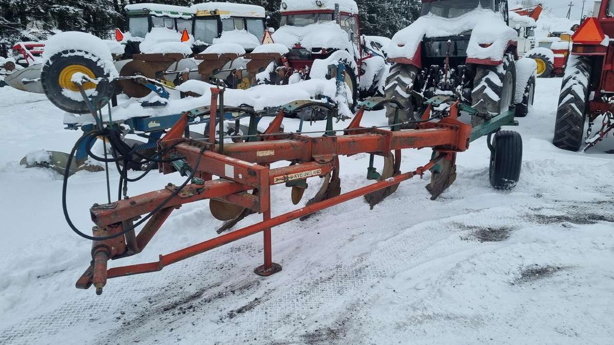 Kverneland 4, ploughs