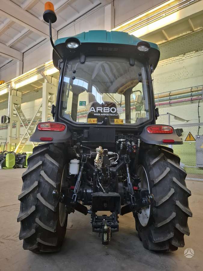 ARBOS 3055, traktori
