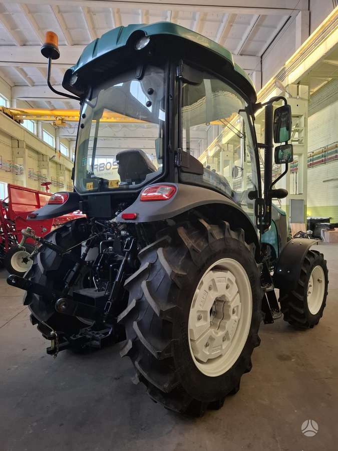 ARBOS 3055, traktori
