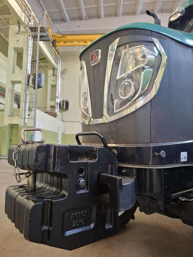 ARBOS 3055, traktori