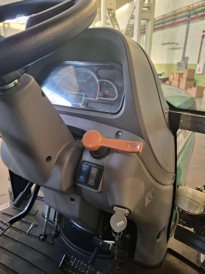 ARBOS 3055, traktori
