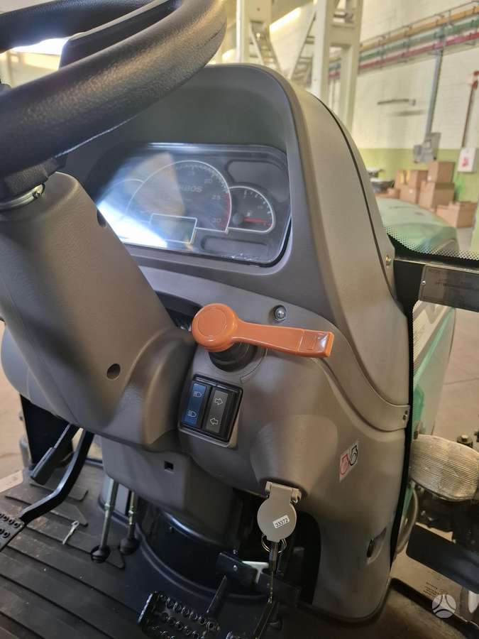 ARBOS 3055, traktoriai