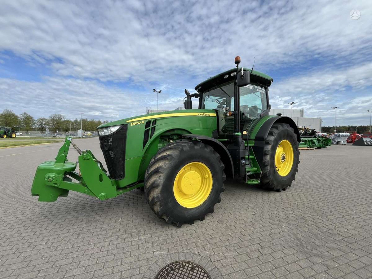 John Deere 8370R, tractors