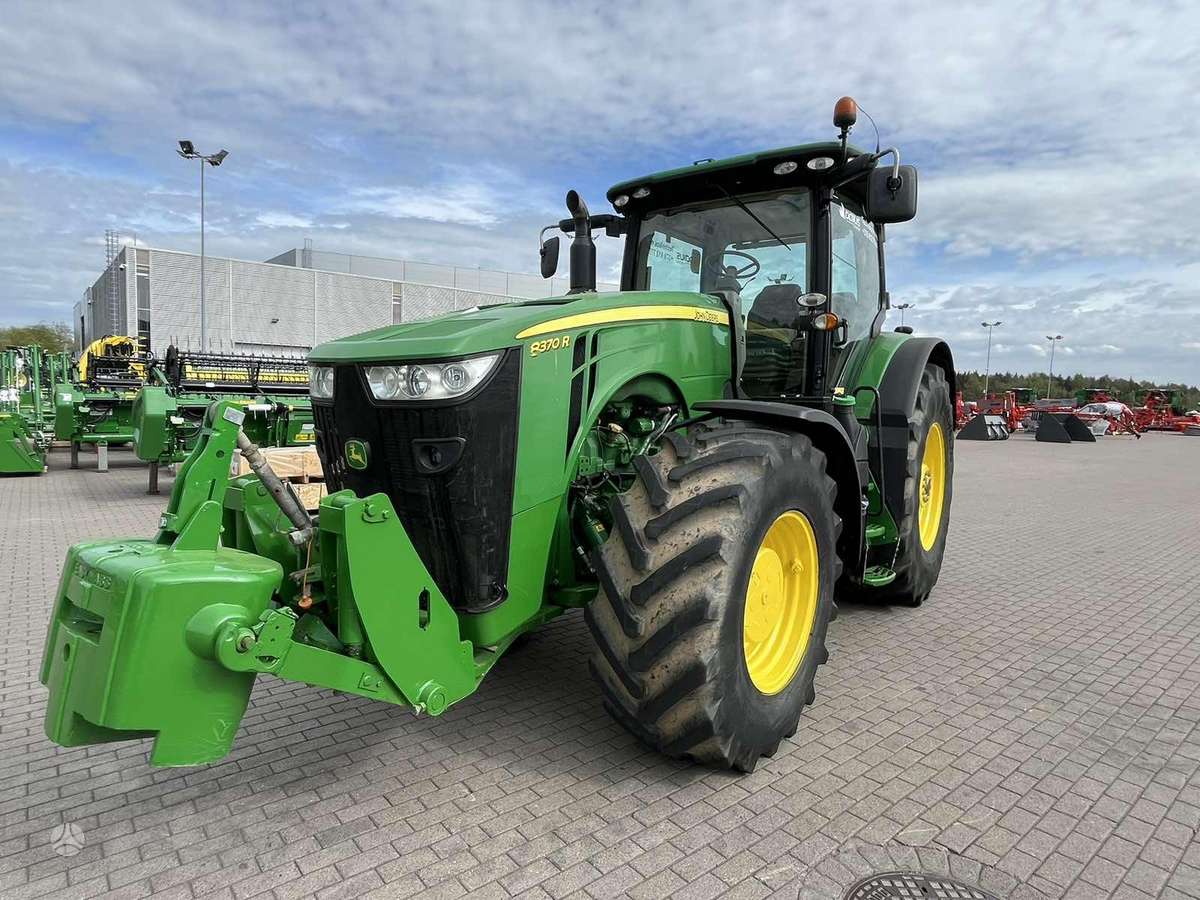 John Deere 8370R, tractors