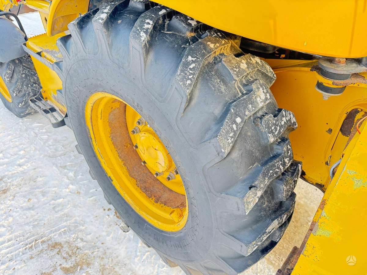 Komatsu WB 93 R-5, ekskavatori iekrāvēji