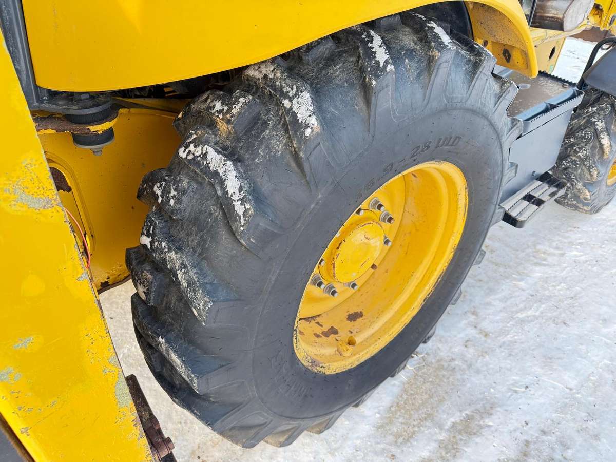 Komatsu WB 93 R-5, ekskavatori iekrāvēji