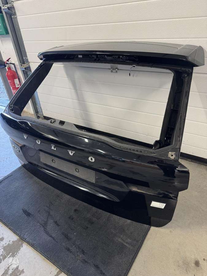Volvo XC60 hood (front, rear)
