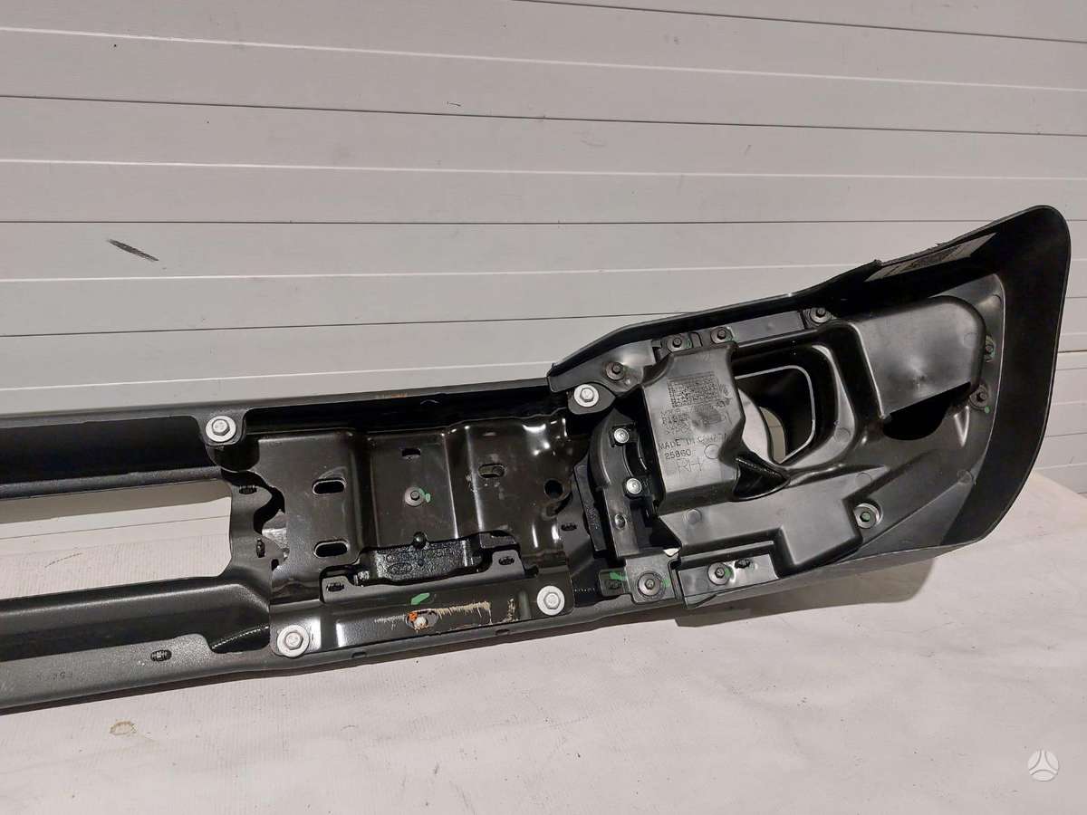 Ford Bronco, M2DZ-17757-AA, bumpers