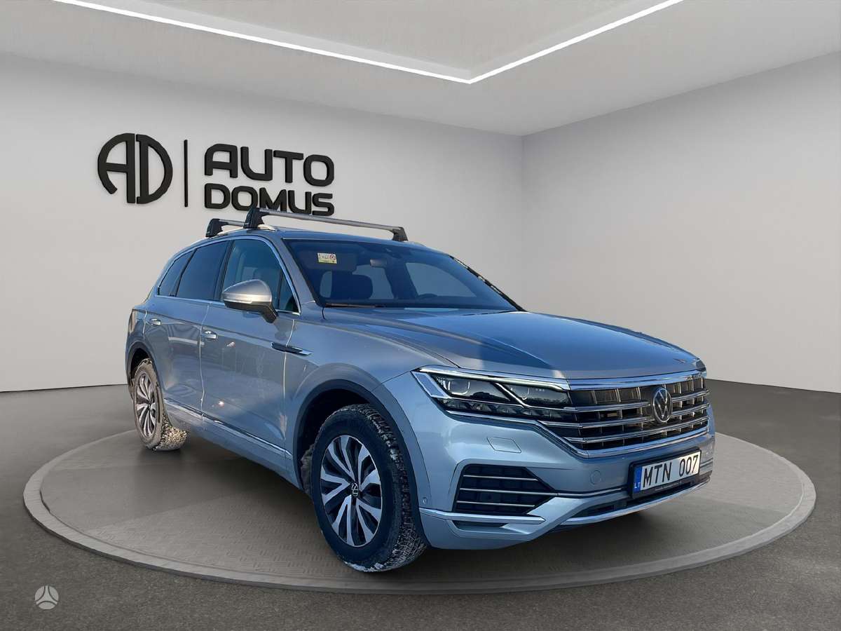 Volkswagen Touareg - 1