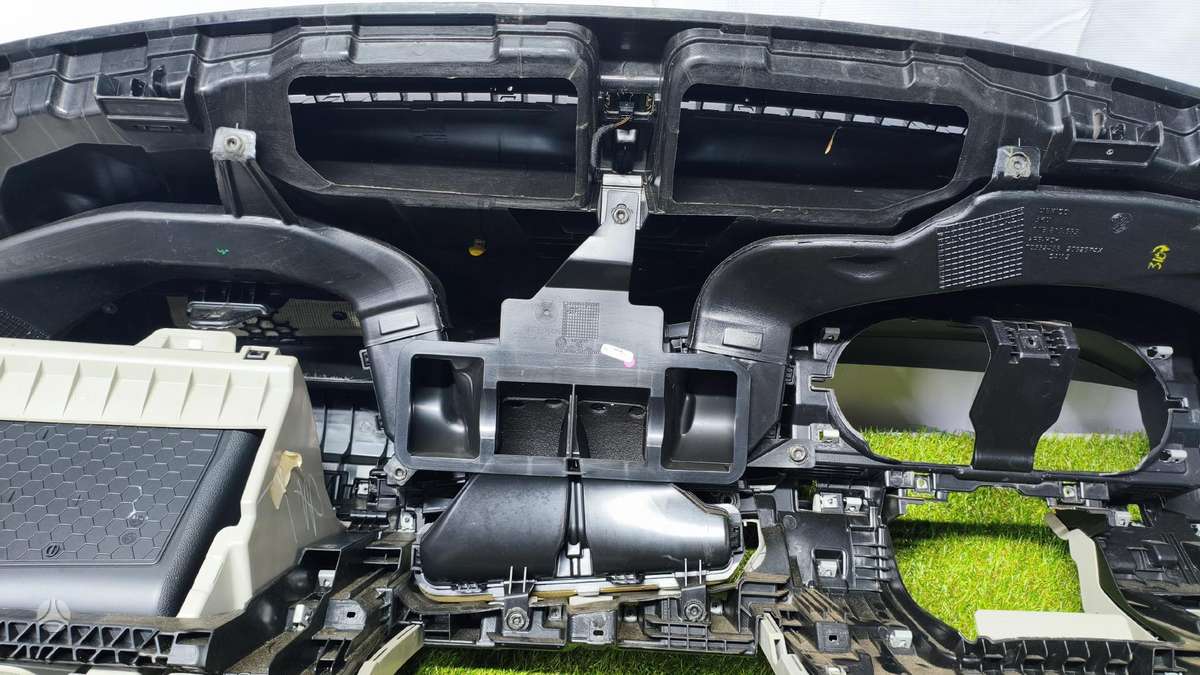 Volkswagen Jetta по частям. id 70292