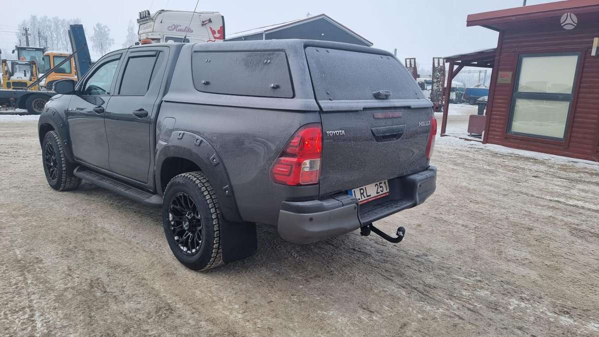 Toyota Hilux - 4