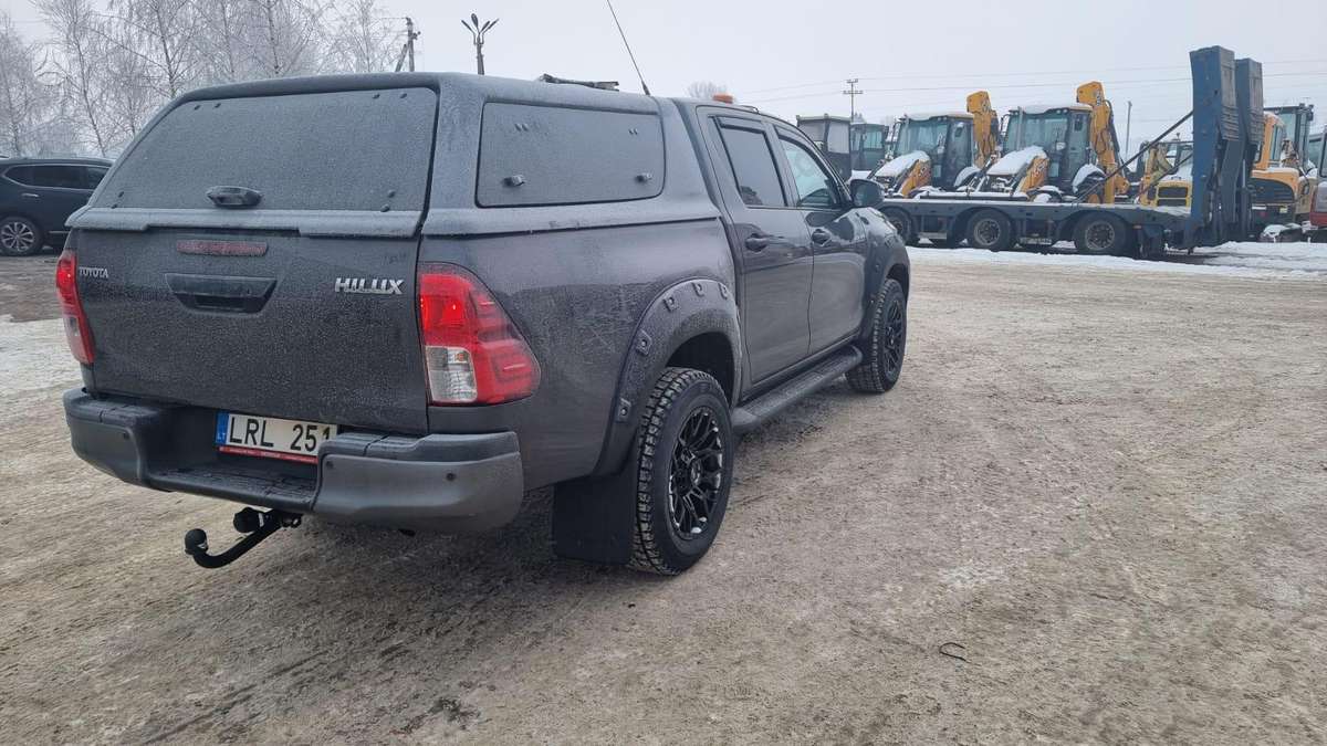 Toyota Hilux - 5