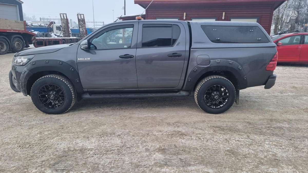 Toyota Hilux - 8