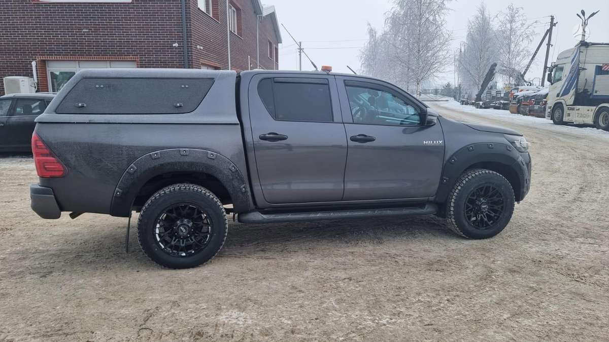 Toyota Hilux - 12