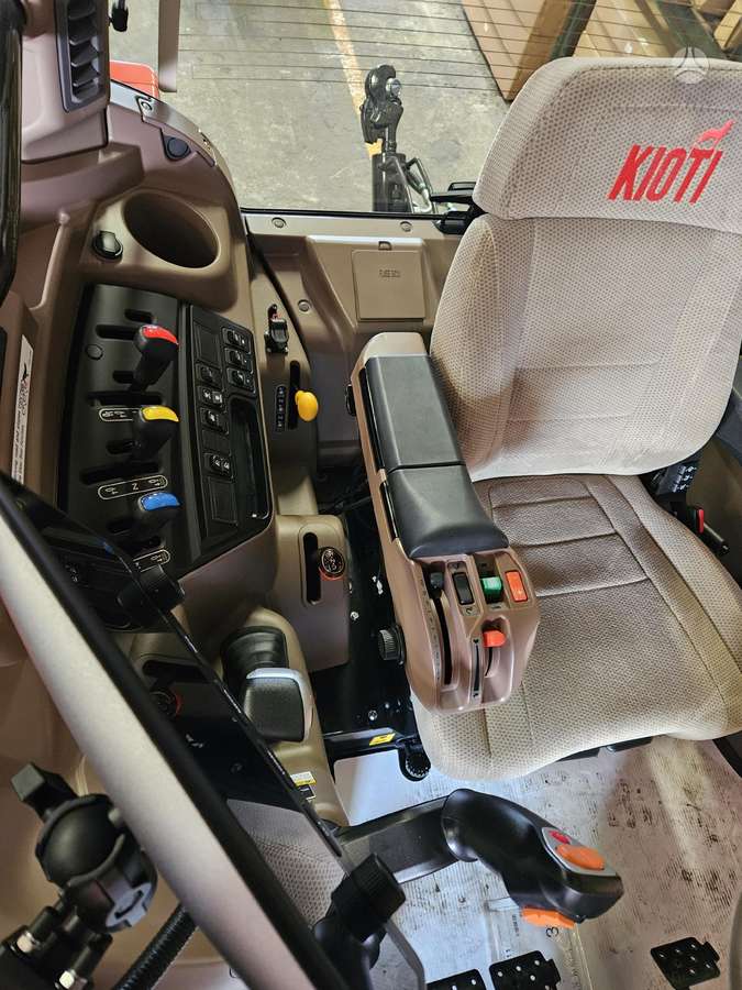 Kioti HX1403, tractors