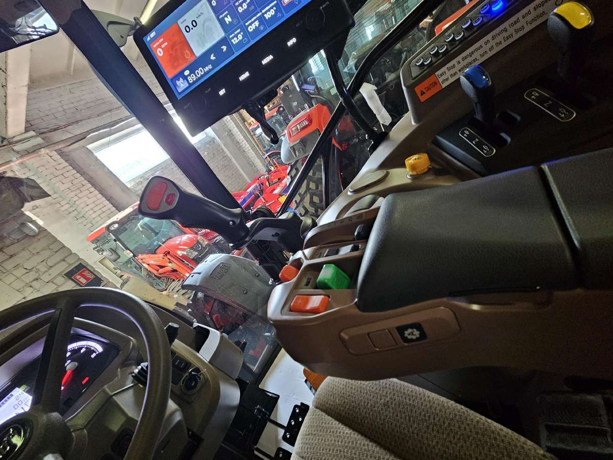 Kioti HX1403, тракторы