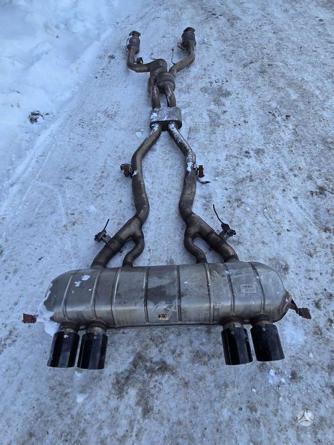 BMW M4 exhaust manifold