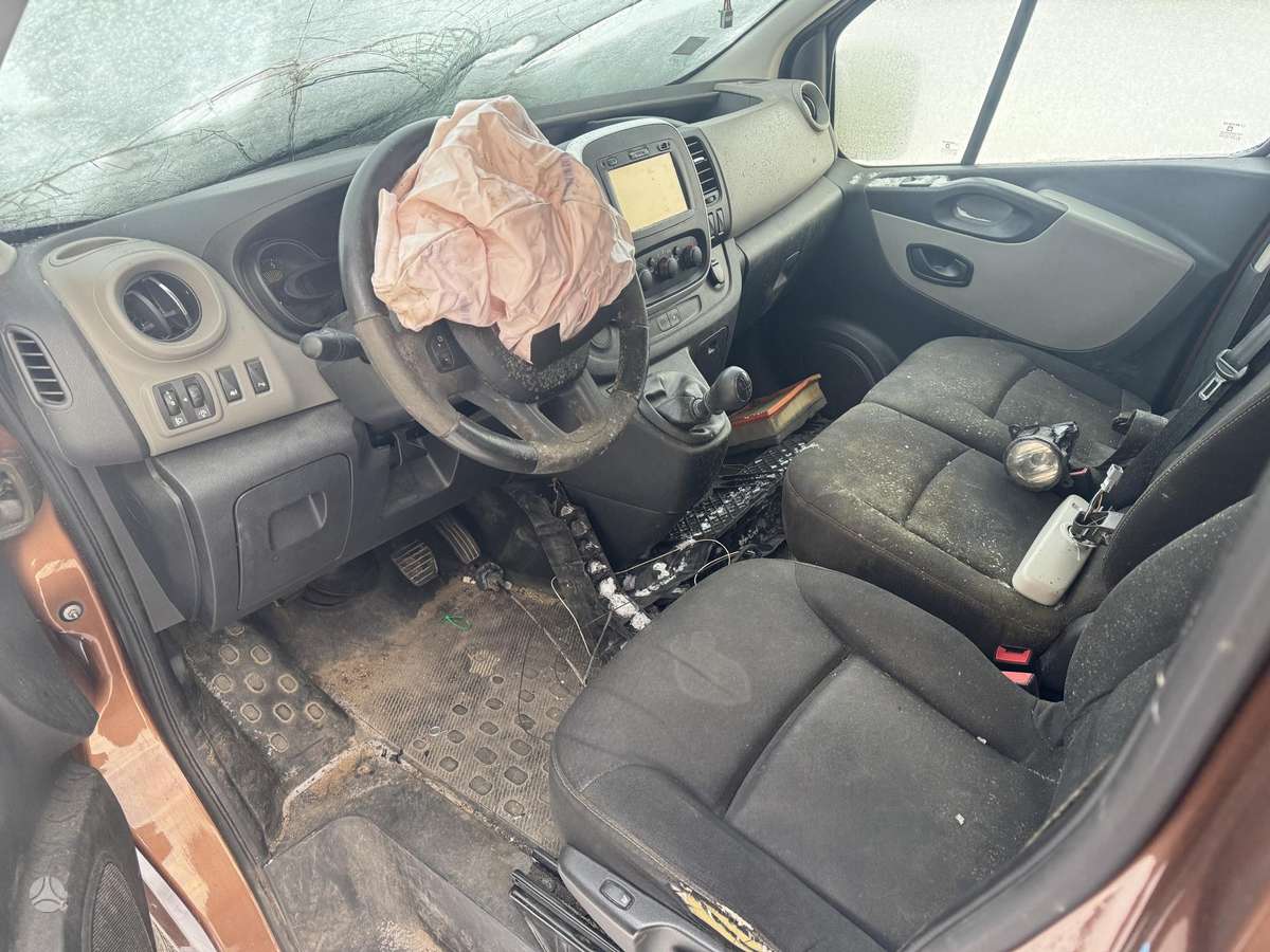 Renault Trafic dalimis. Variklio kodas r9md450