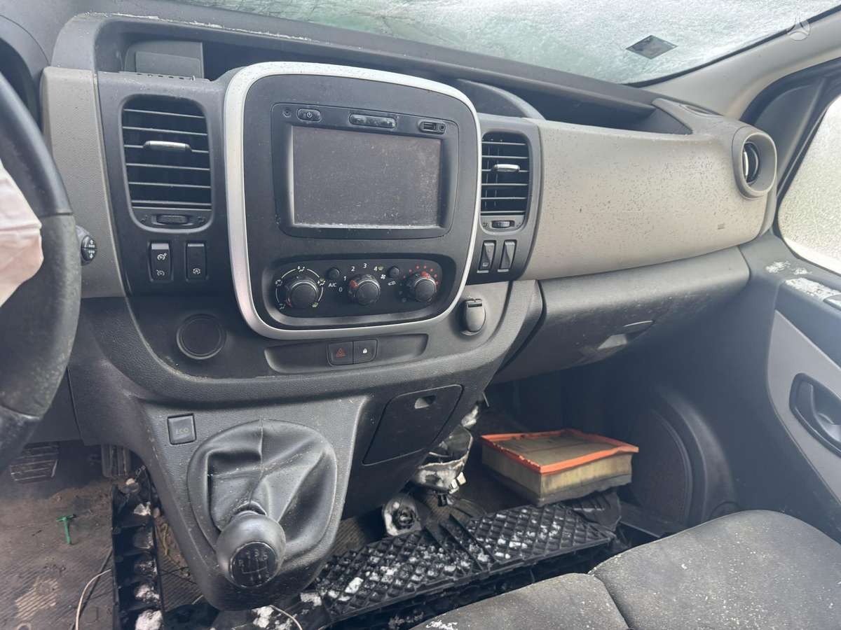 Renault Trafic dalimis. Variklio kodas r9md450