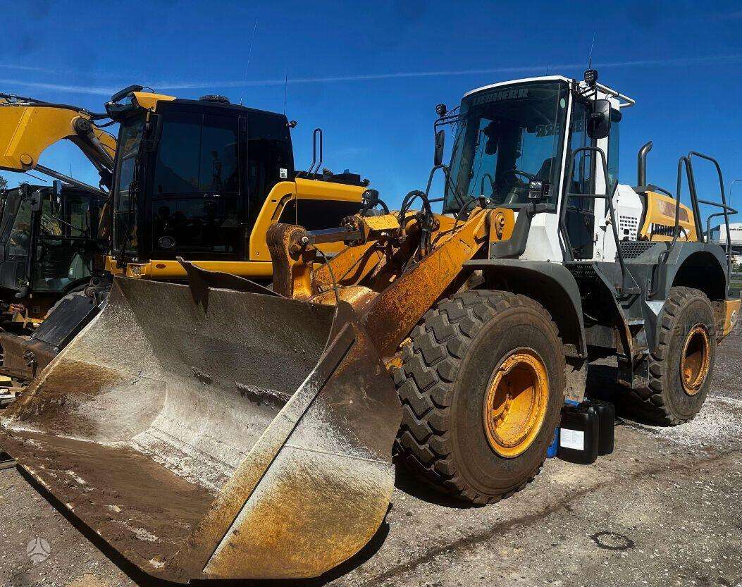 Liebherr L544  + new tires, frontal loader