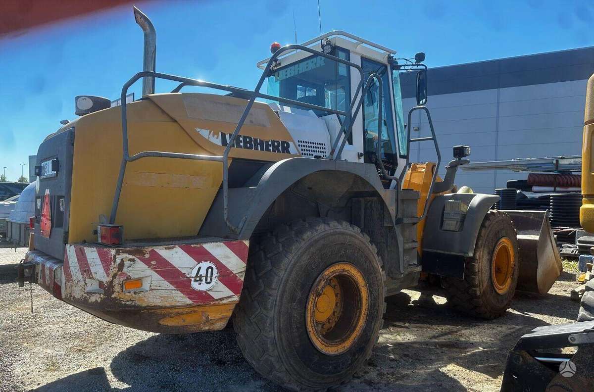 Liebherr L544  + new tires, frontal loader