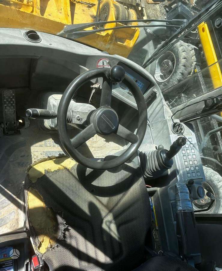 Liebherr L544  + new tires, frontal loader