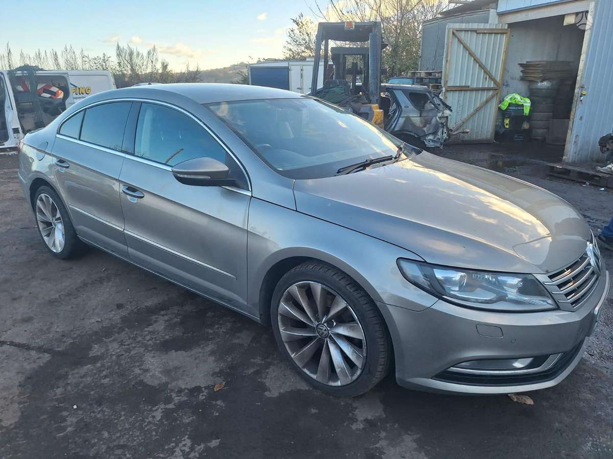 Volkswagen Passat CC dalimis