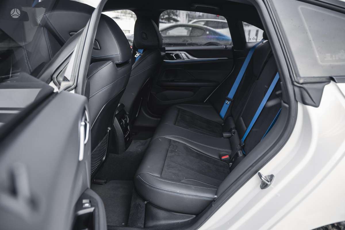 BMW i4, 70 kWh, hatchback