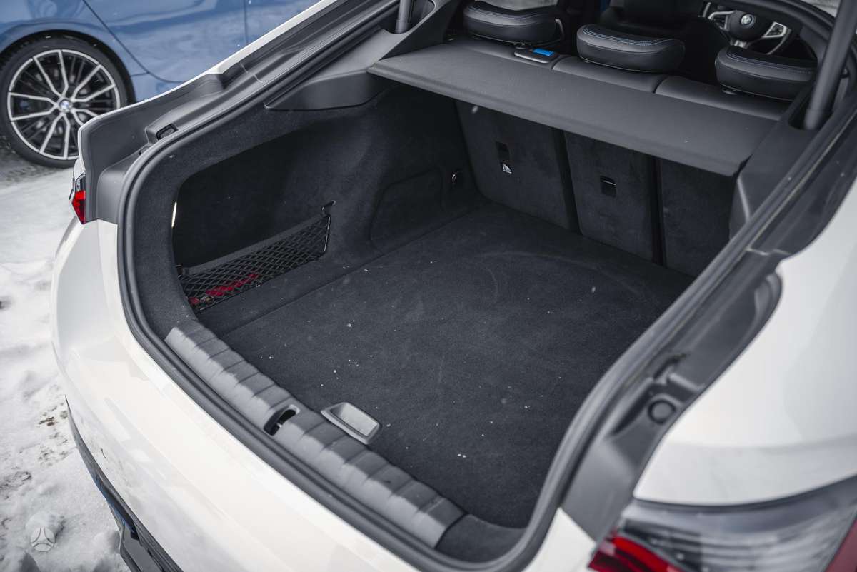 BMW i4, 70 kWh, hatchback