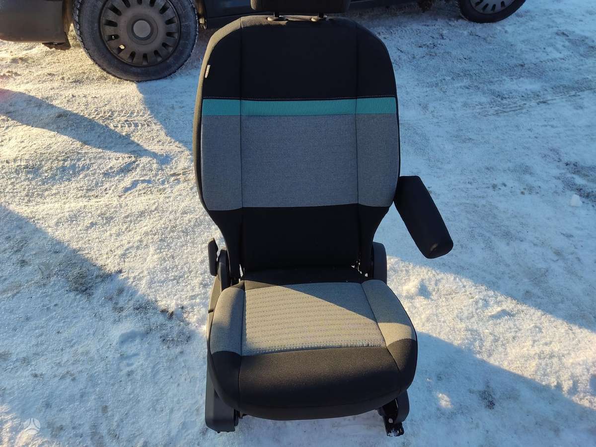 Citroen Berlingo salono detalės