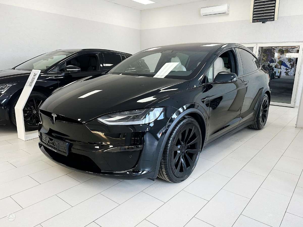 Tesla Model X - 1