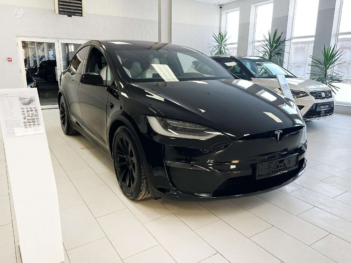 Tesla Model X - 3