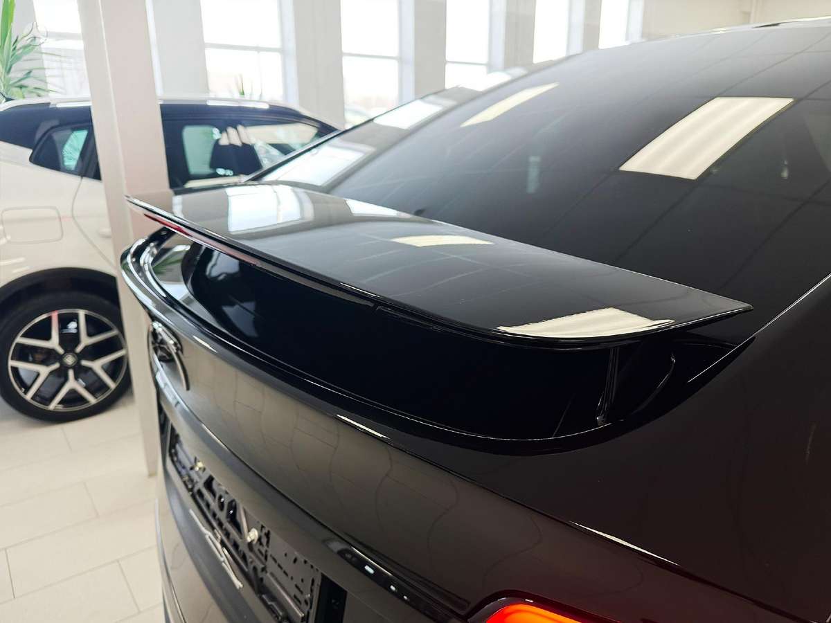 Tesla Model X - 10