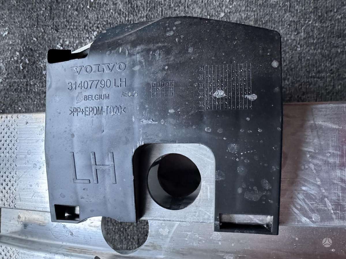 Volvo XC90 control arm