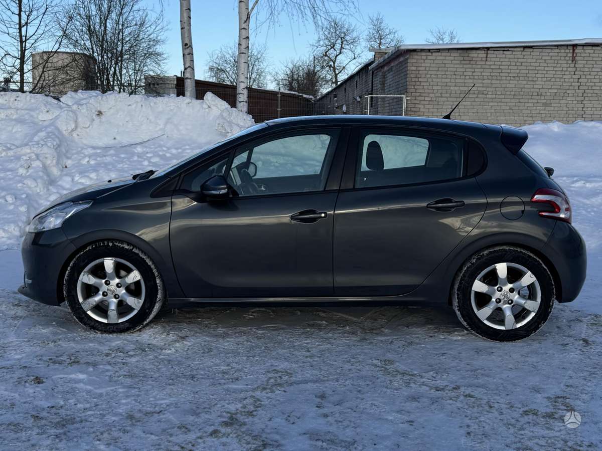 Peugeot 208, 1.4 l., hatchback