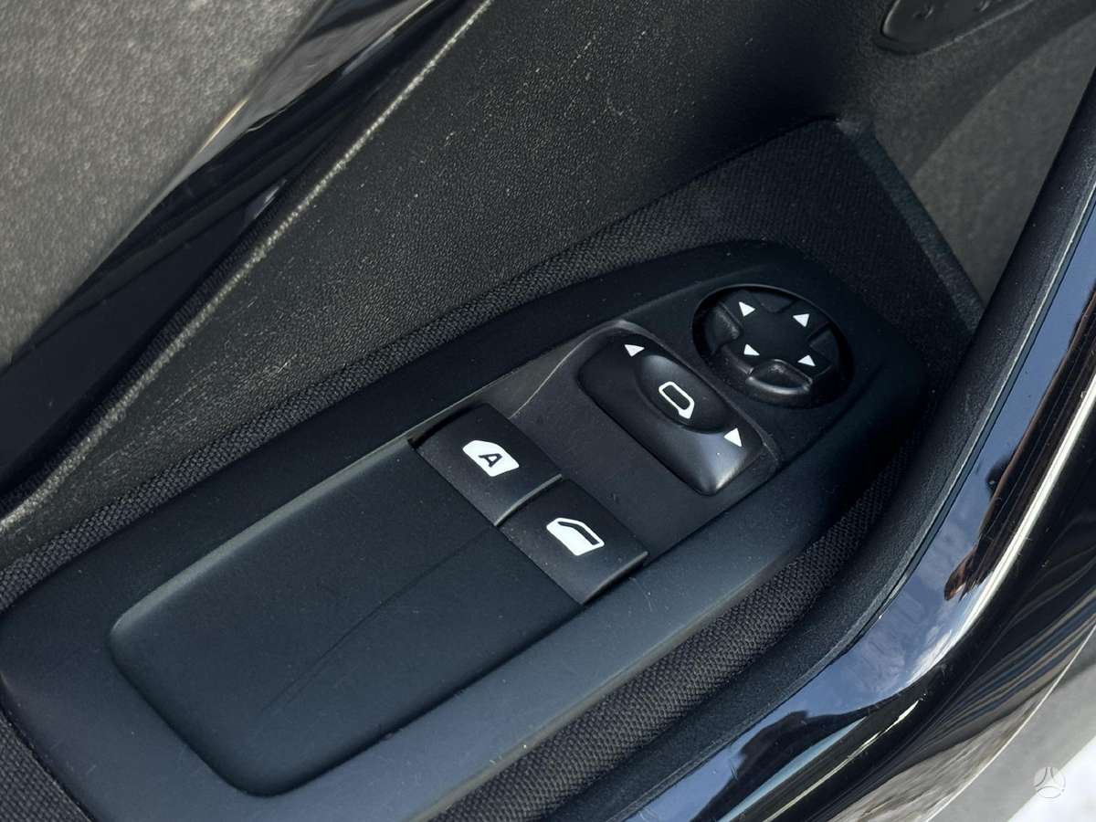 Peugeot 208, 1.4 l., hatchback