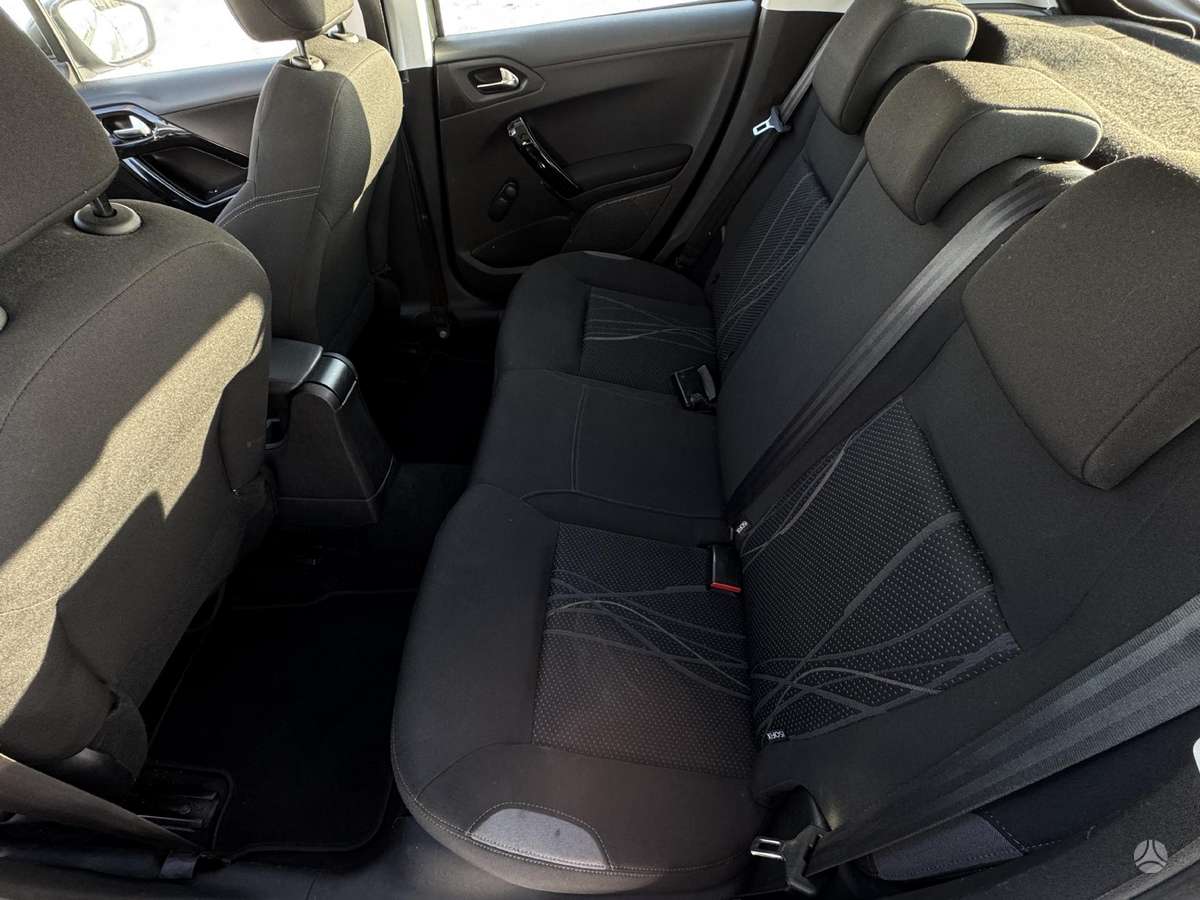 Peugeot 208, 1.4 l., hatchback