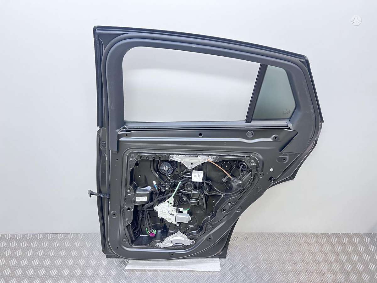 Mercedes-Benz GLC klasė doors